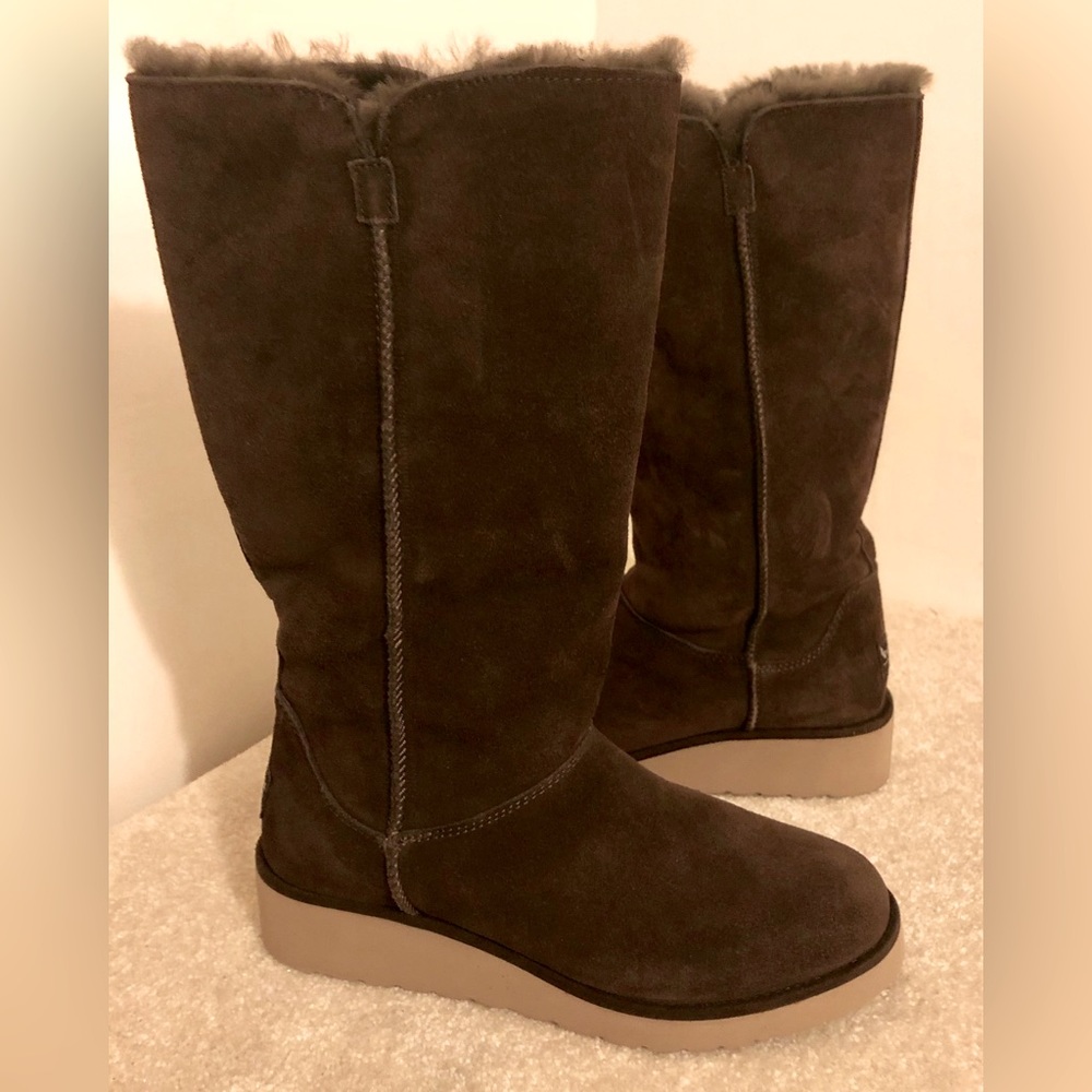 Koolaburra by Ugg Slim Tall Boot Brown 7 - New without tags